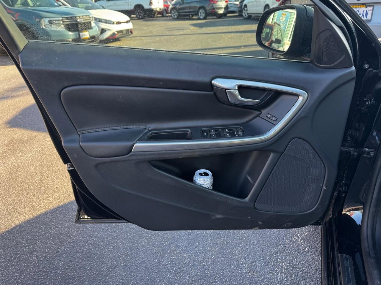 Used 2017 Volvo V60 T5 Premier w/ Convenience Package image 9