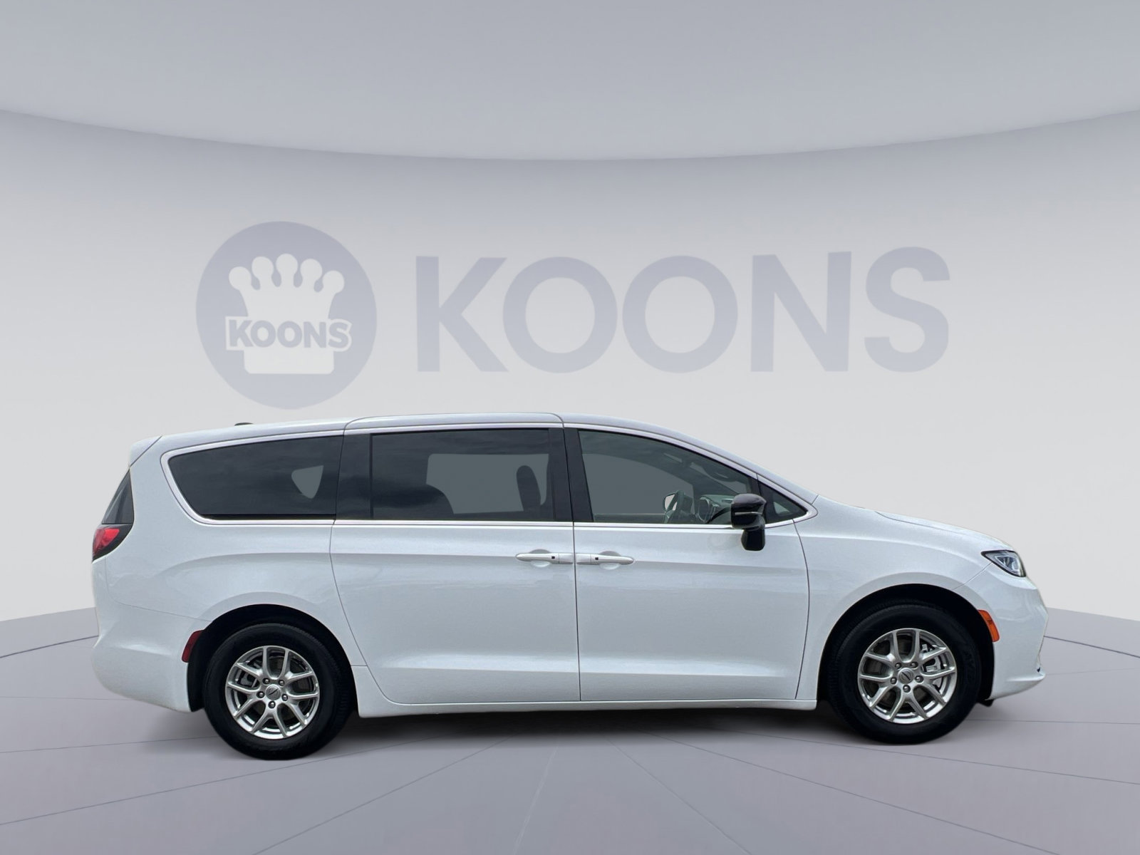 Used 2025 Chrysler Pacifica Select FWD image 12