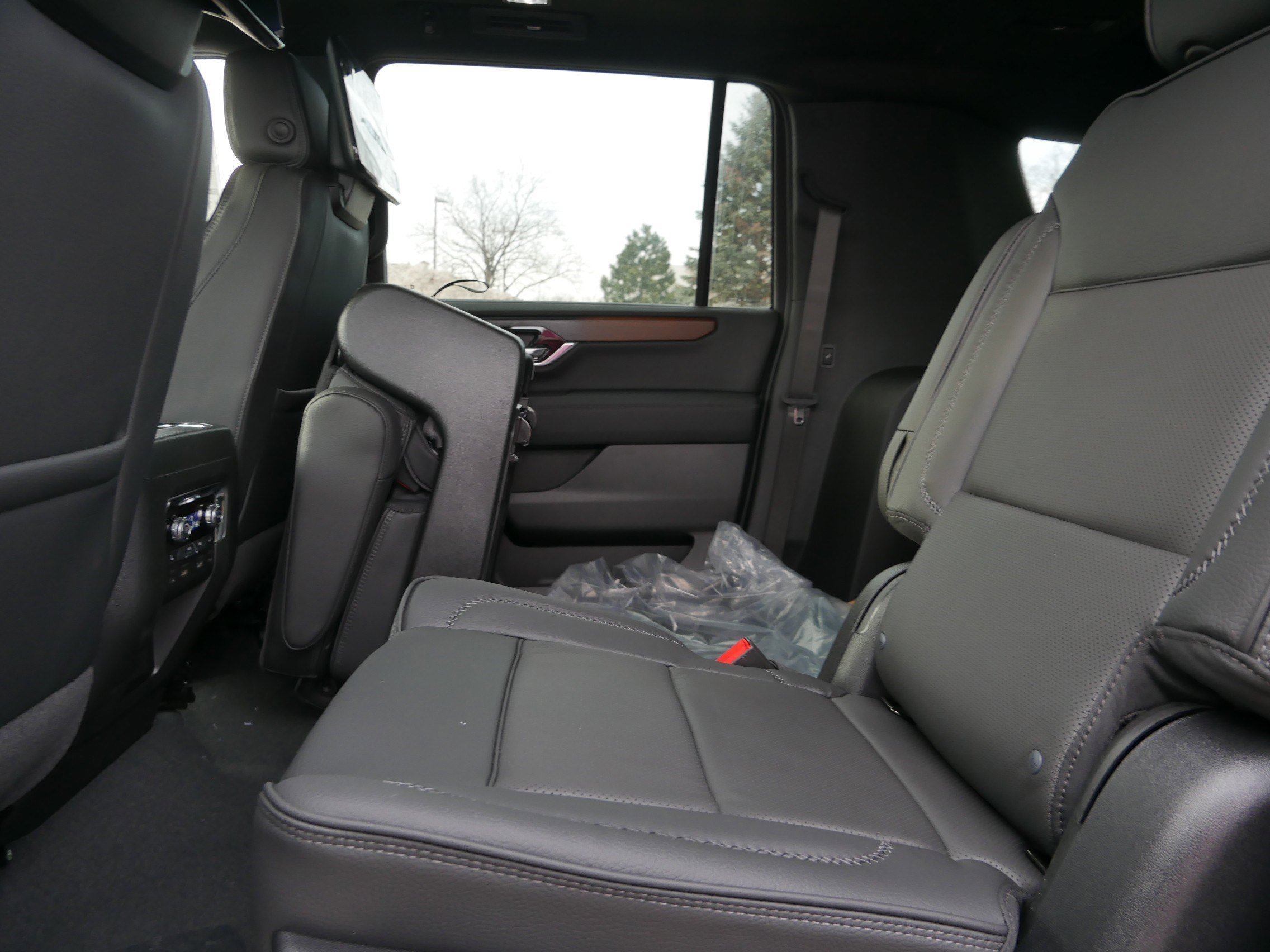 New 2026 GMC Yukon XL Denali w/ Denali Reserve Package image 5