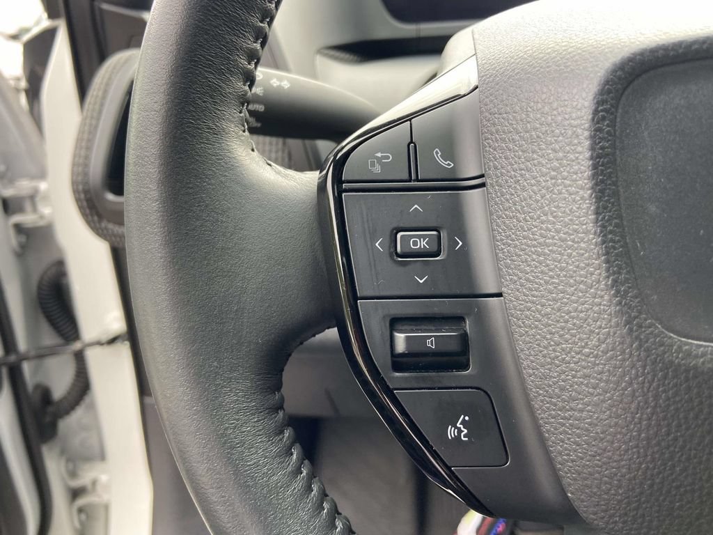 Used 2024 Toyota bZ4X AWD image 33