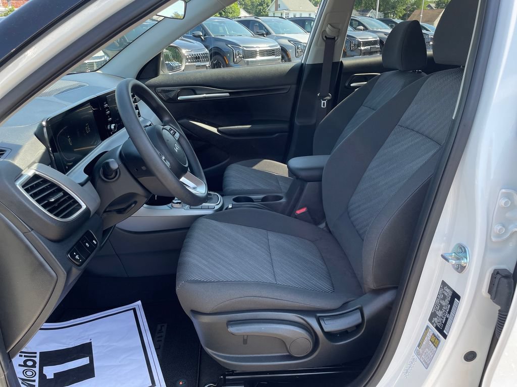 Used 2025 Kia Seltos LX AWD/4WD image 21