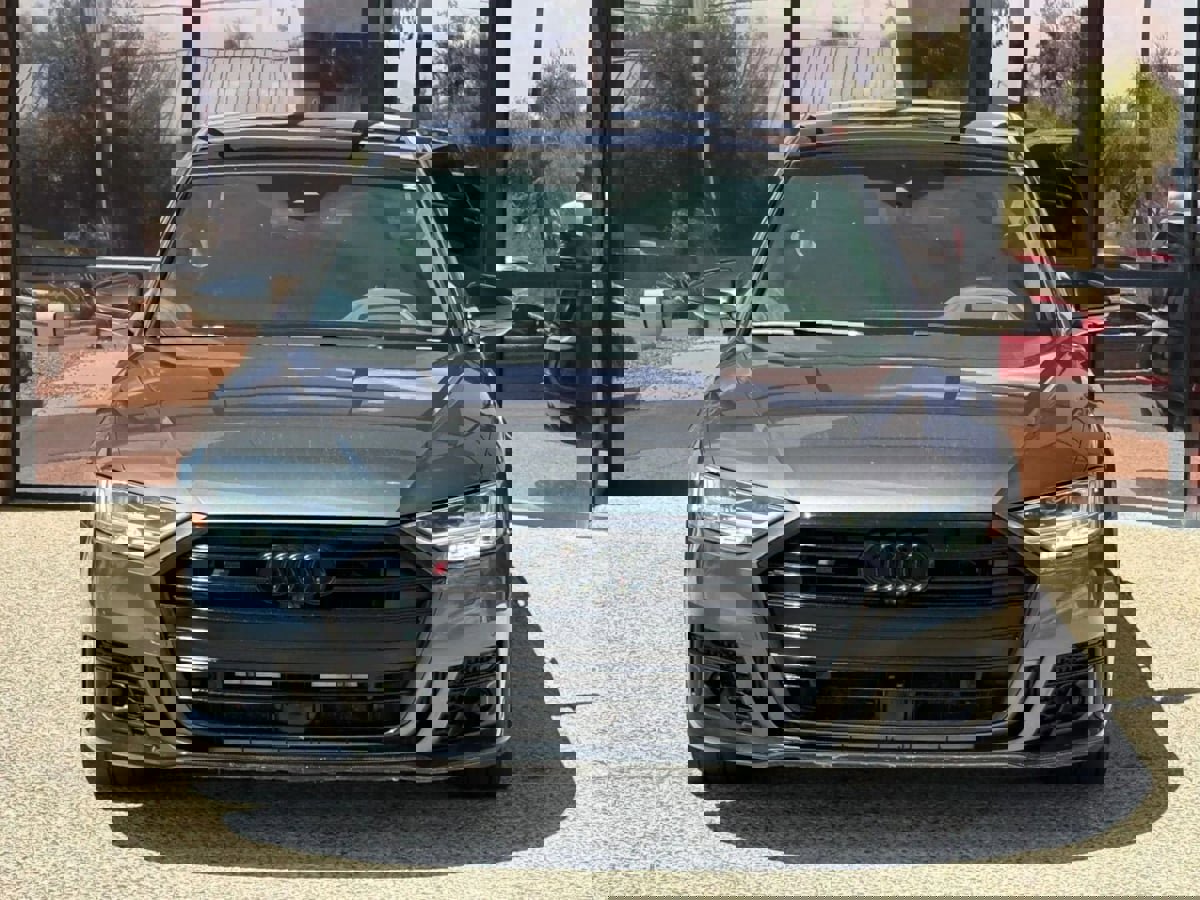 Used 2021 Audi S8 L w/ S8 Executive Package image 23