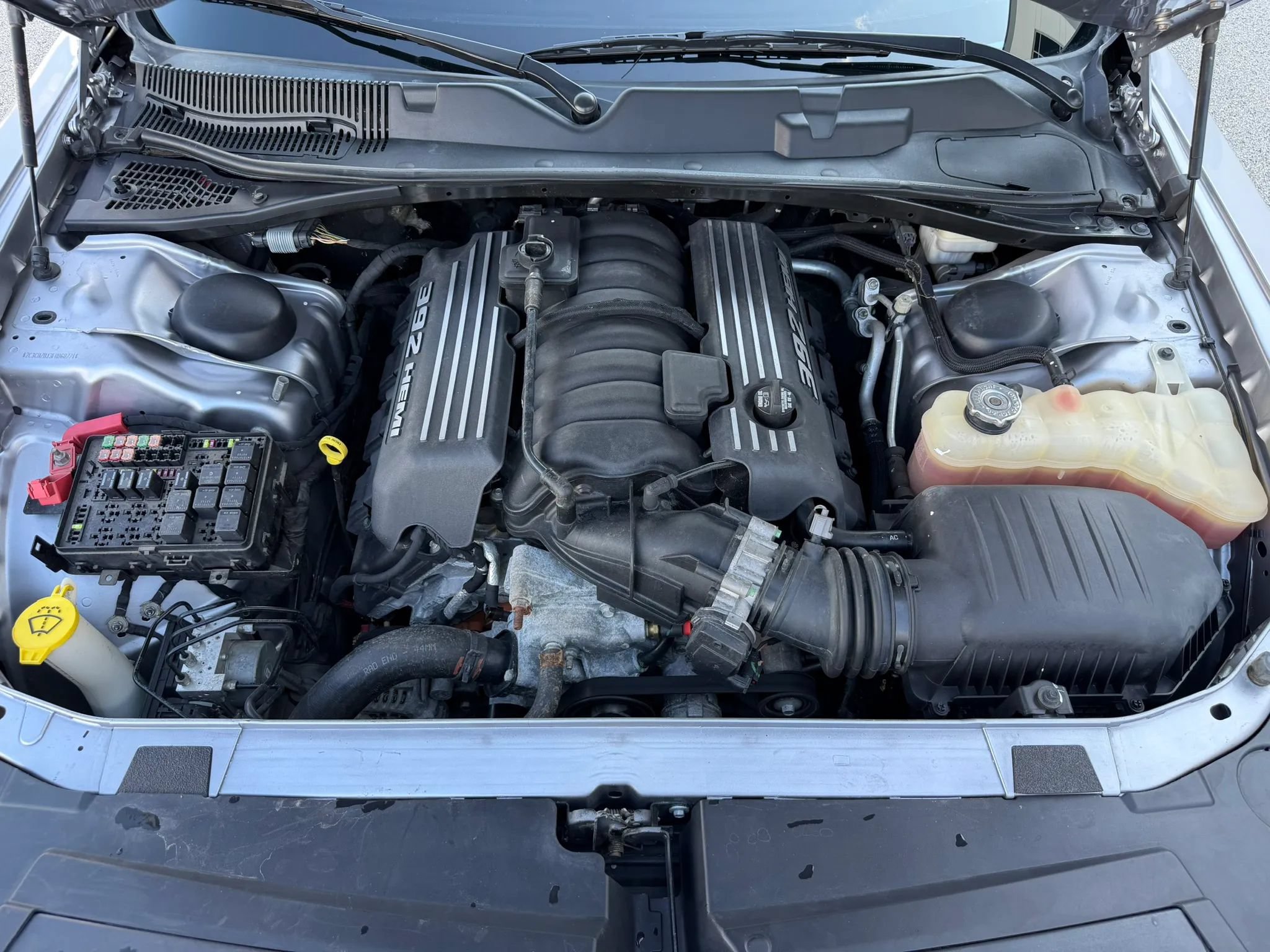 Used 2015 Dodge Challenger SRT RWD image 25