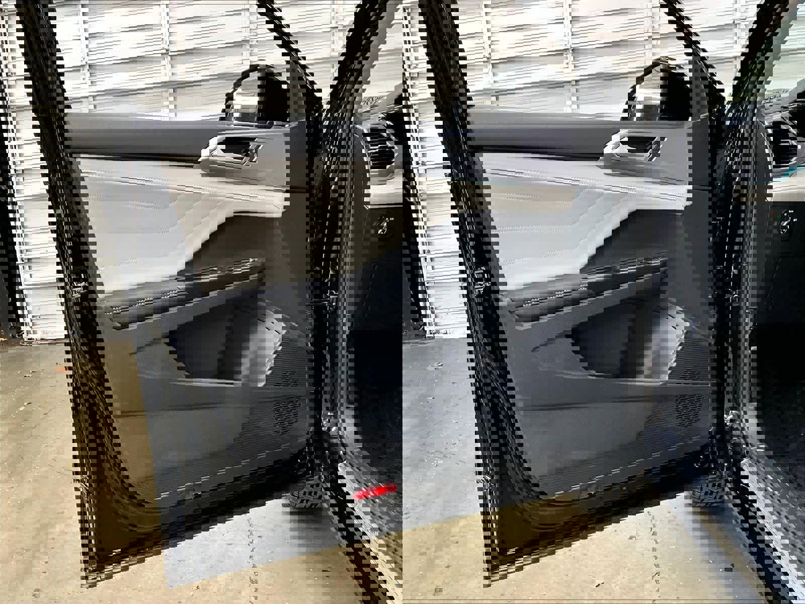 Used 2025 Volkswagen Taos SEL image 26