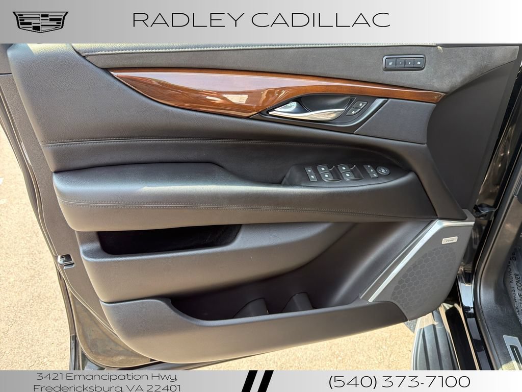 Used 2020 Cadillac Escalade Premium Luxury AWD/4WD image 4