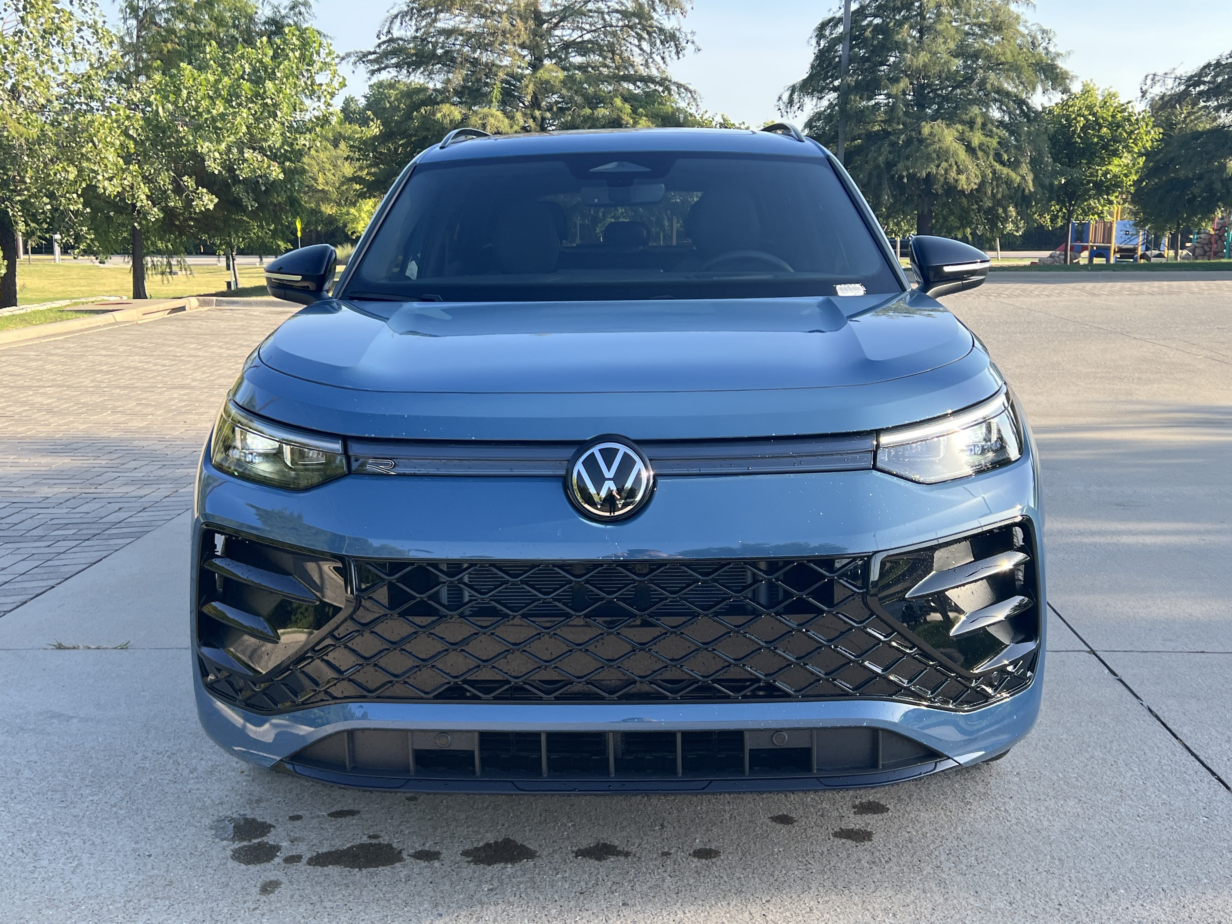 Certified 2026 Volkswagen Tiguan SE R-Line FWD image 3