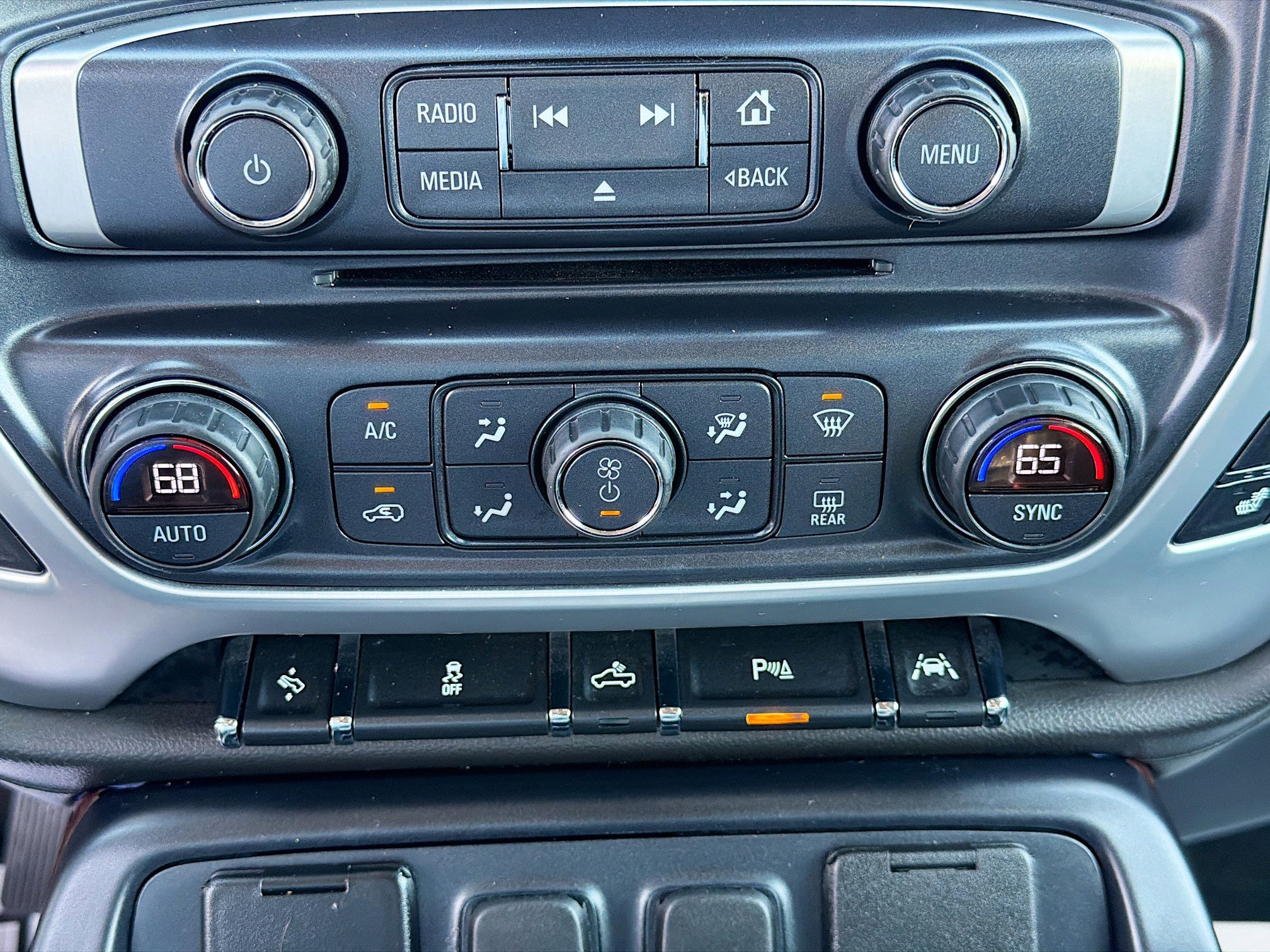 Used 2018 GMC Sierra 1500 SLT image 32