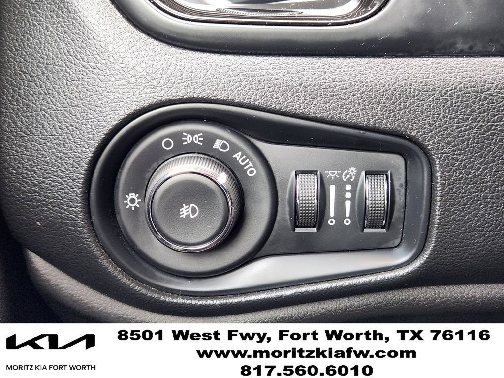Used 2018 Jeep Renegade Altitude w/ Popular Equipment Group FWD image 22