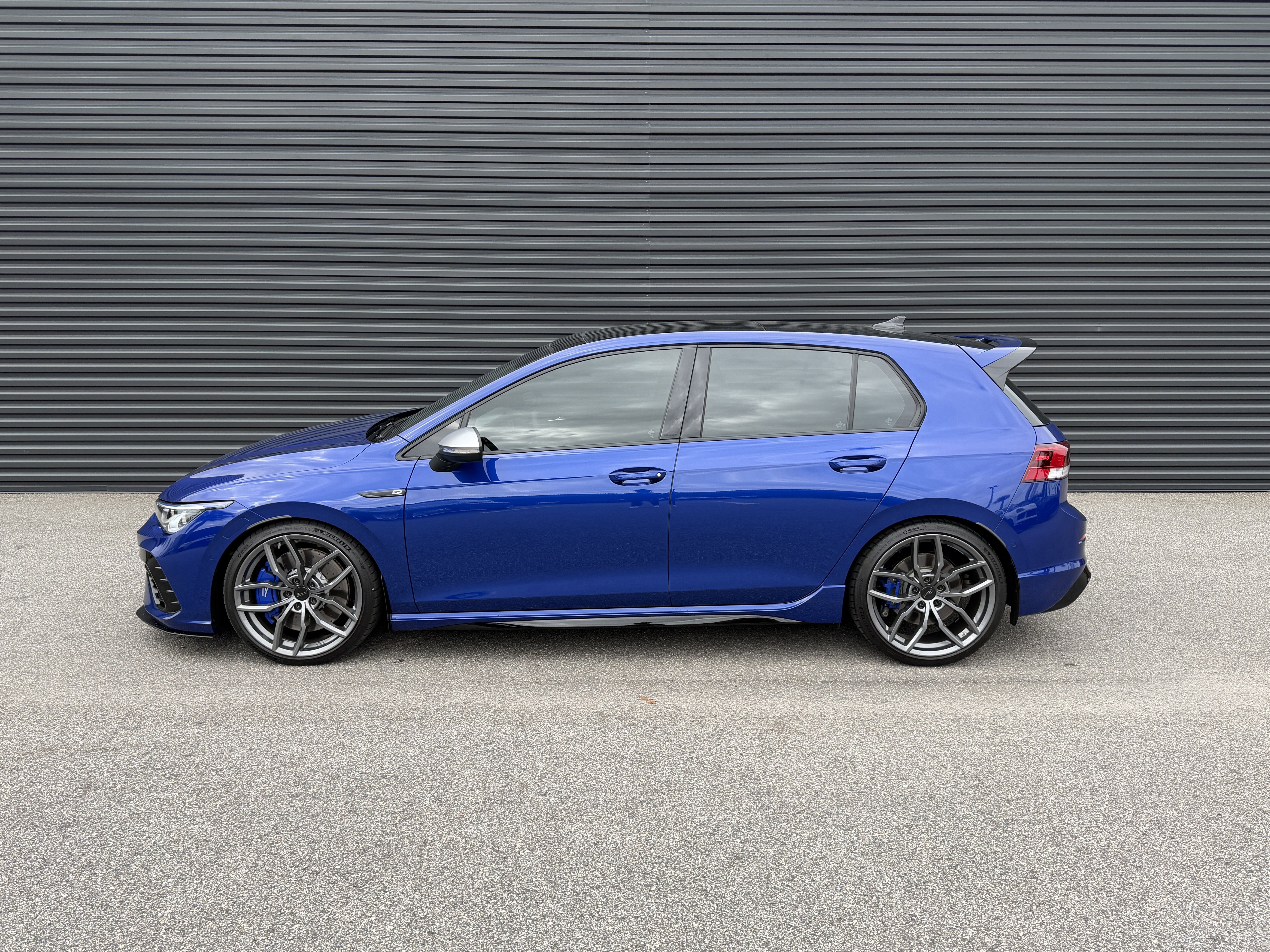 Used 2024 Volkswagen Golf R image 2