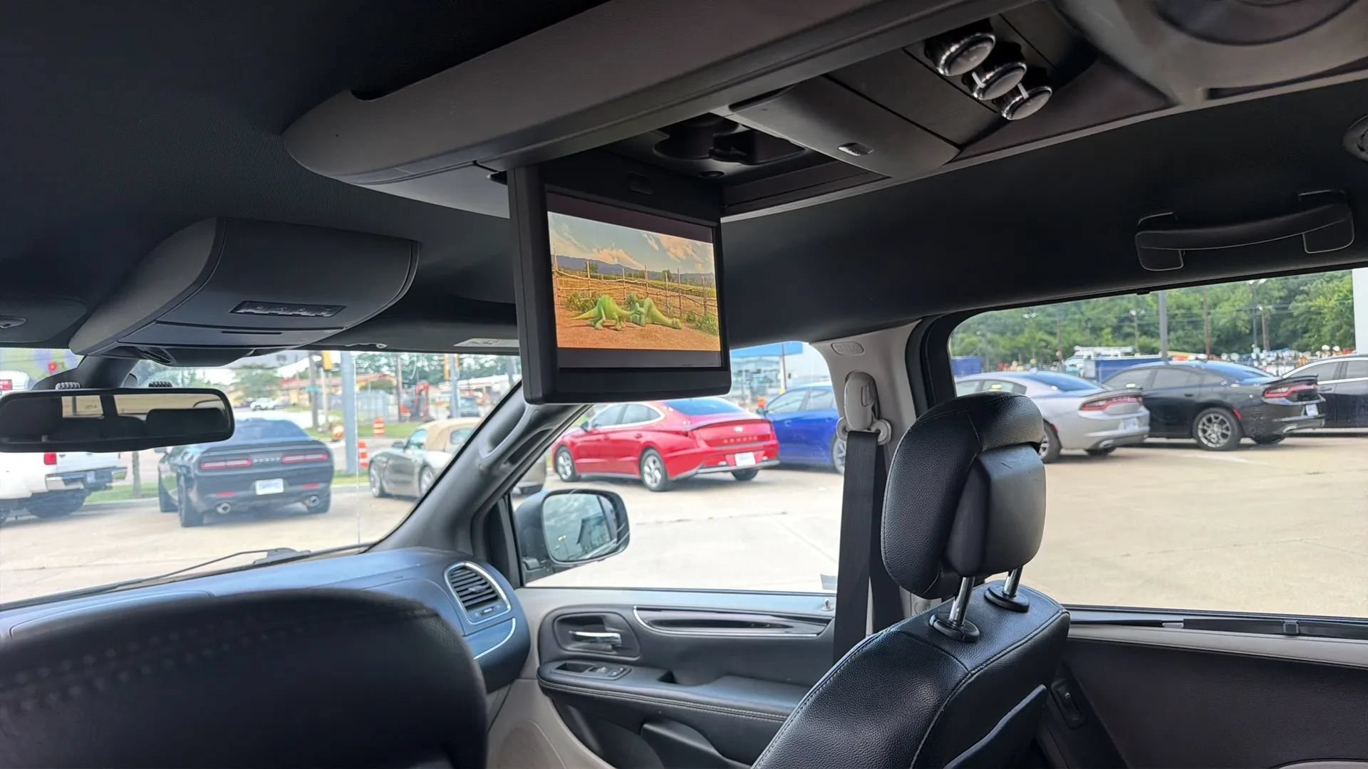 Used 2019 Dodge Grand Caravan SXT w/ Driver Convenience Group FWD image 36