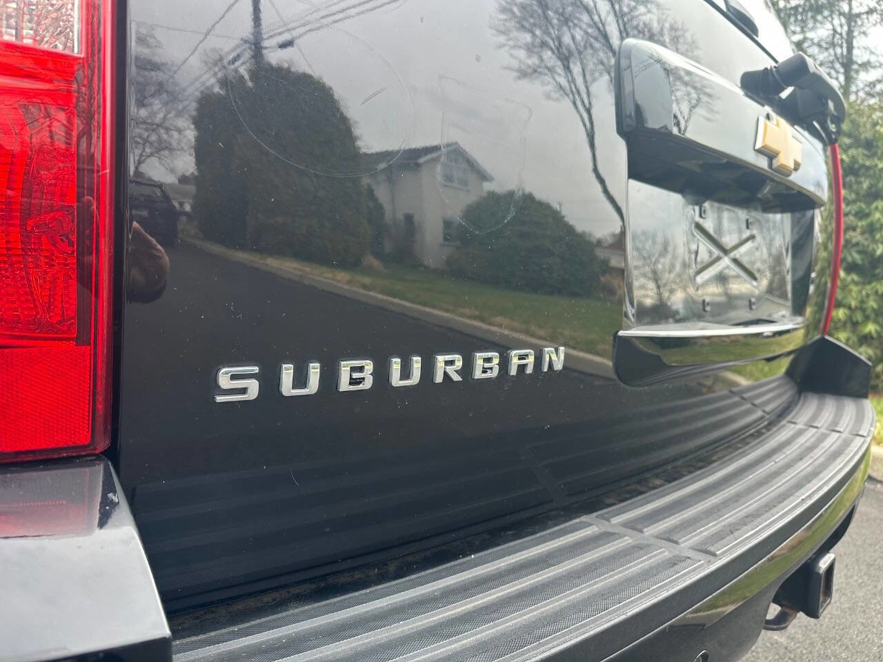 Used 2013 Chevrolet Suburban LT image 9