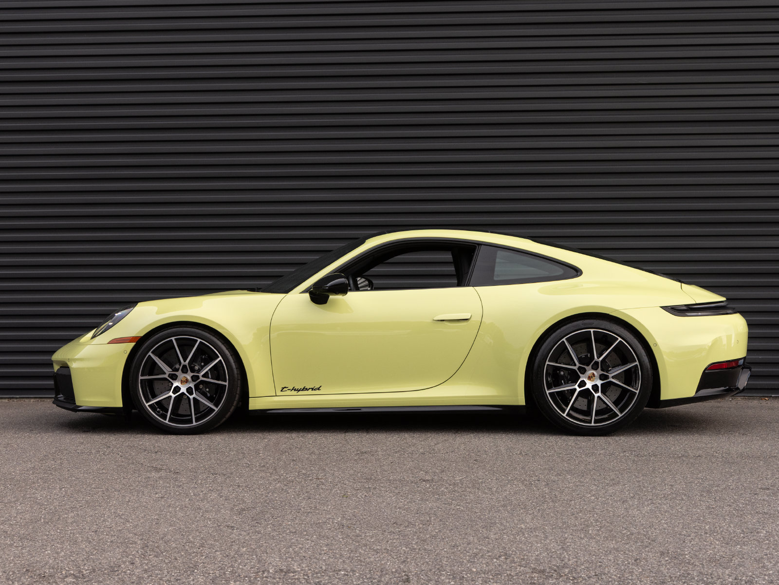 Used 2025 Porsche 911 Carrera 4 GTS AWD/4WD image 2
