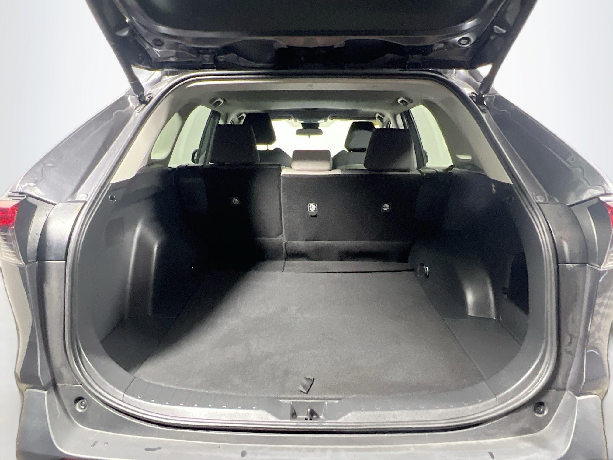Used 2025 Toyota RAV4 XLE FWD image 33