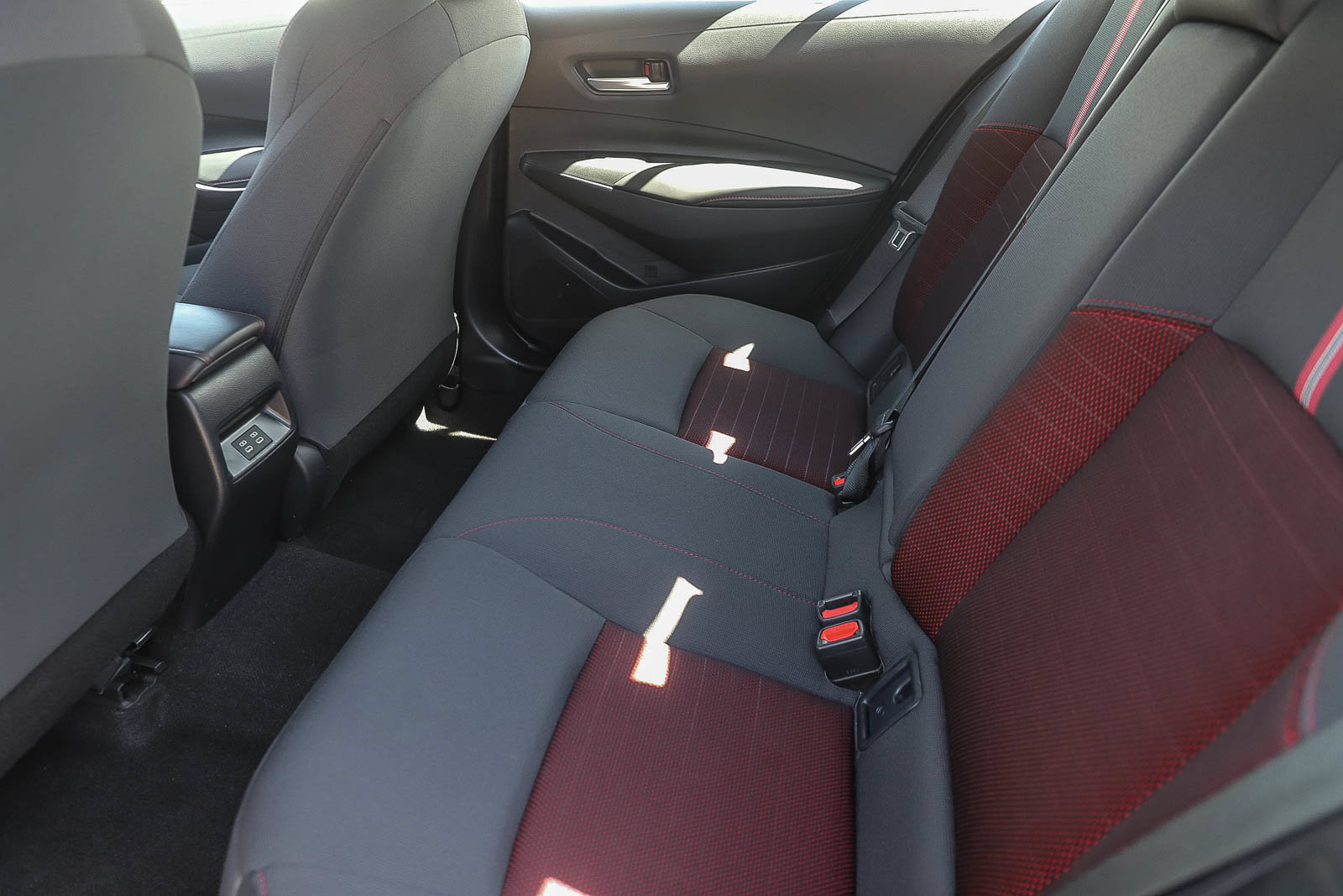 Certified 2025 Toyota Corolla SE FWD image 18