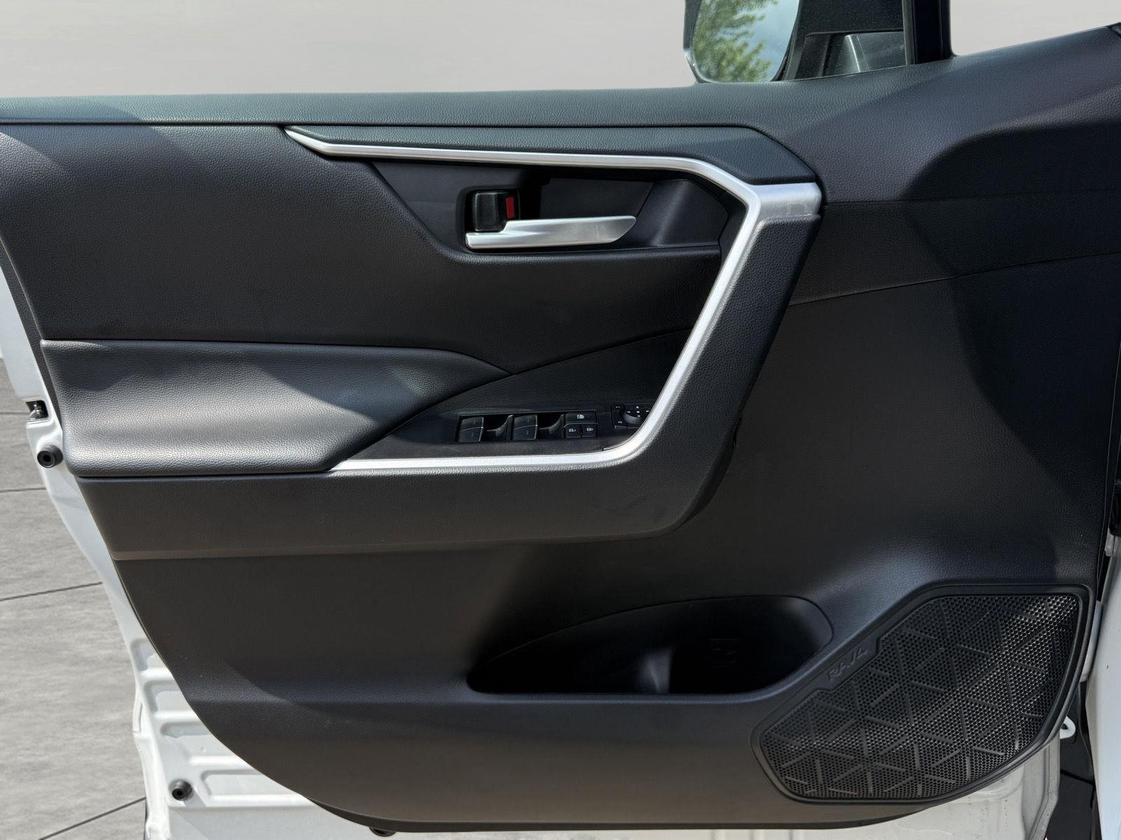 Used 2025 Toyota RAV4 XLE AWD/4WD image 18