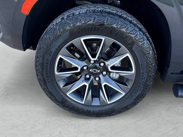 Used 2023 Chevrolet Tahoe Z71 w/ Luxury Package AWD/4WD image 23