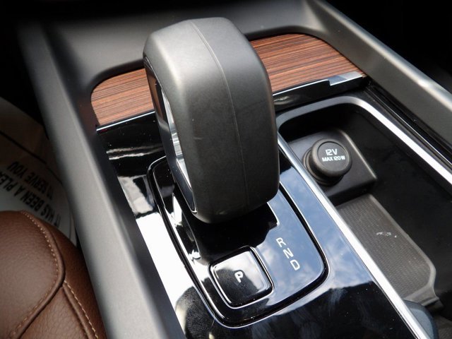 Certified 2024 Volvo XC60 B5 Plus w/ Protection Package Premier image 21