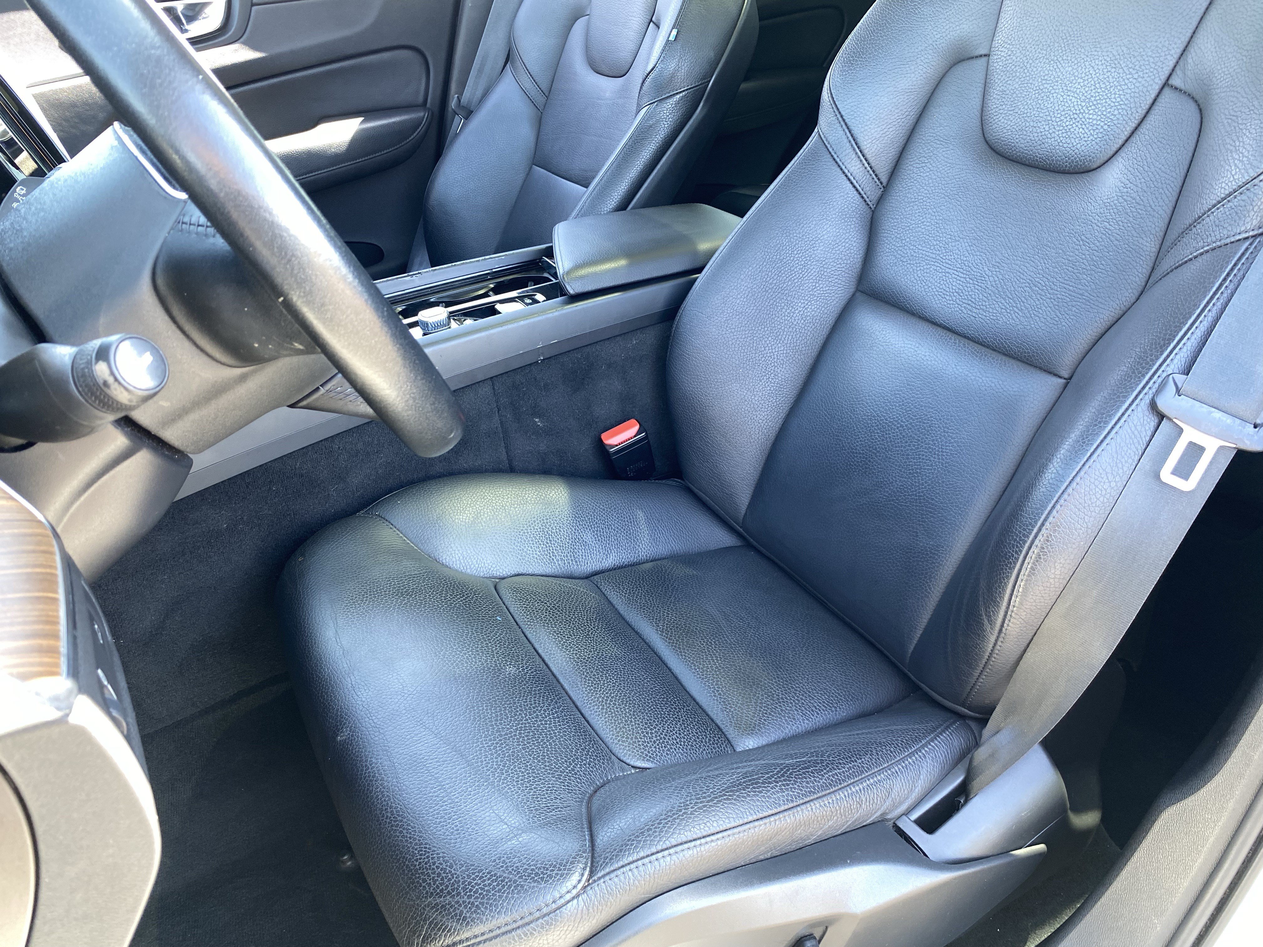 Used 2021 Volvo XC60 T5 Momentum FWD image 17