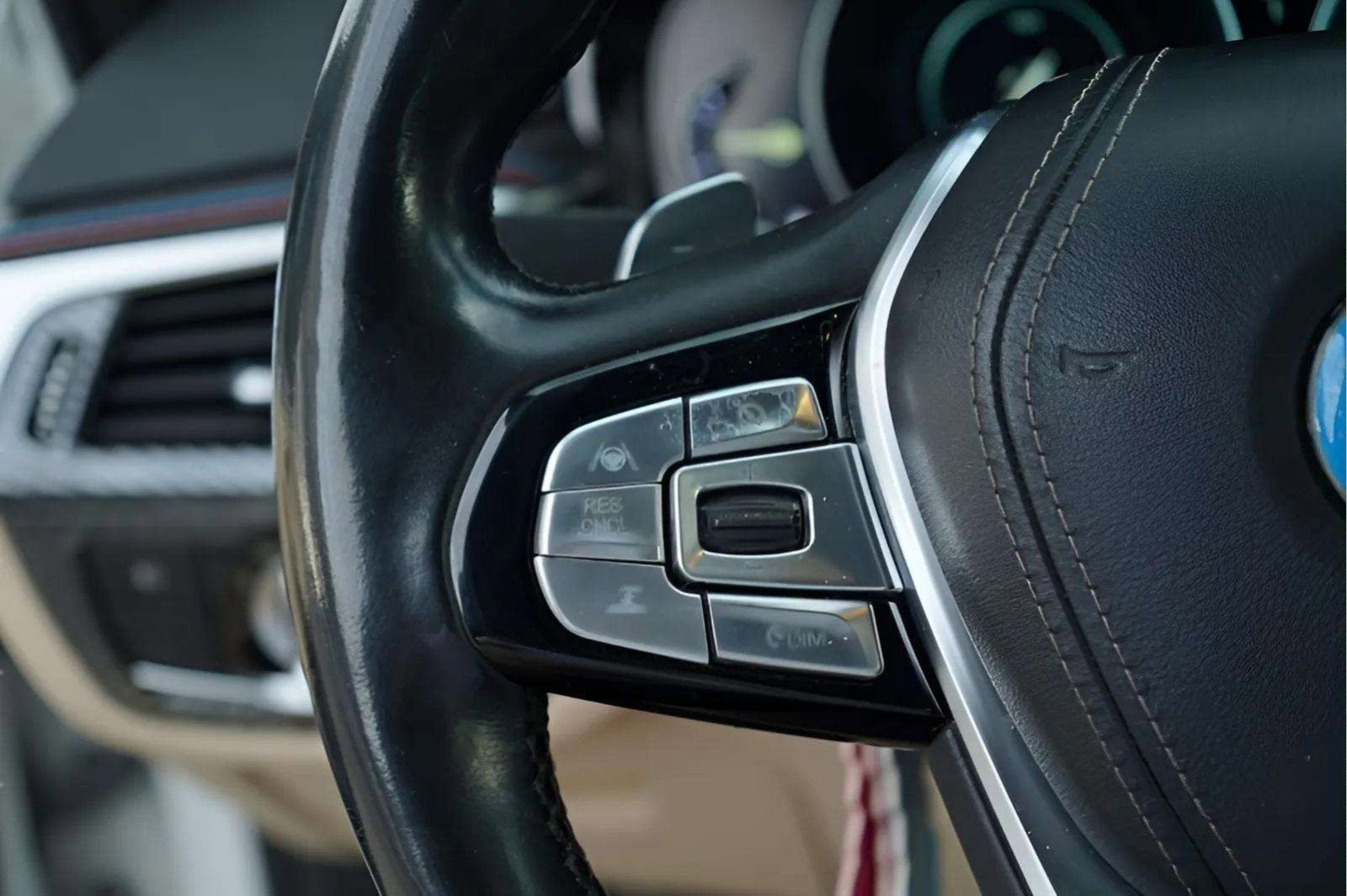 Used 2018 BMW 530e xDrive image 49