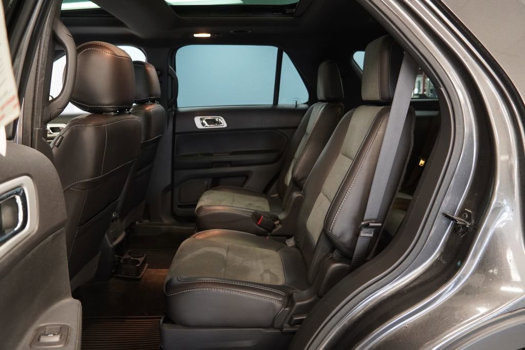 Used 2015 Ford Explorer XLT w/ Equipment Group 202A FWD image 26