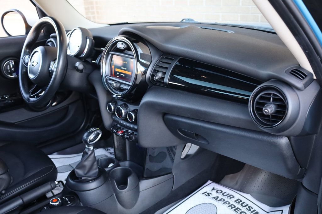 Used 2019 MINI Cooper 4-Door Hardtop image 24