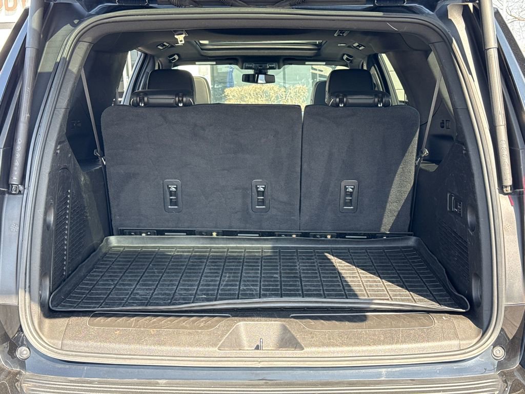 Used 2022 GMC Yukon XL SLT w/ SLT Premium Package image 37