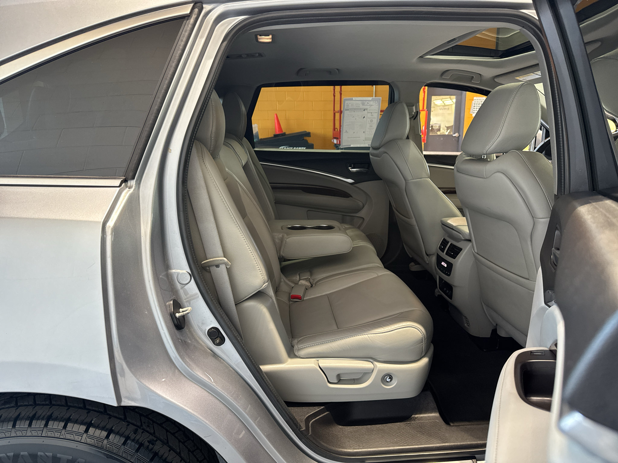 Used 2020 Acura MDX FWD image 20