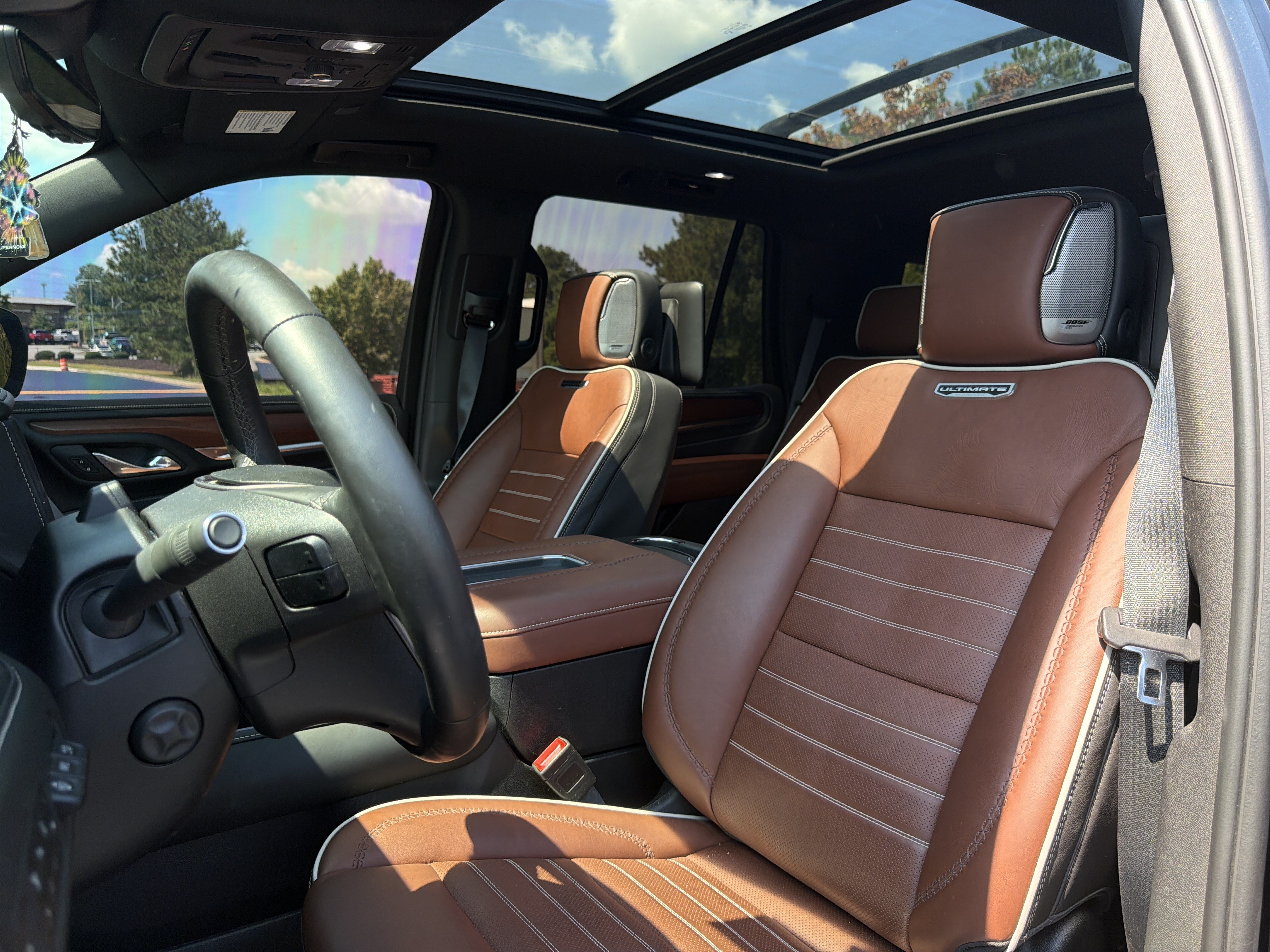 Used 2023 GMC Yukon Denali Ultimate w/ LPO, Floor Liner Package AWD/4WD image 7