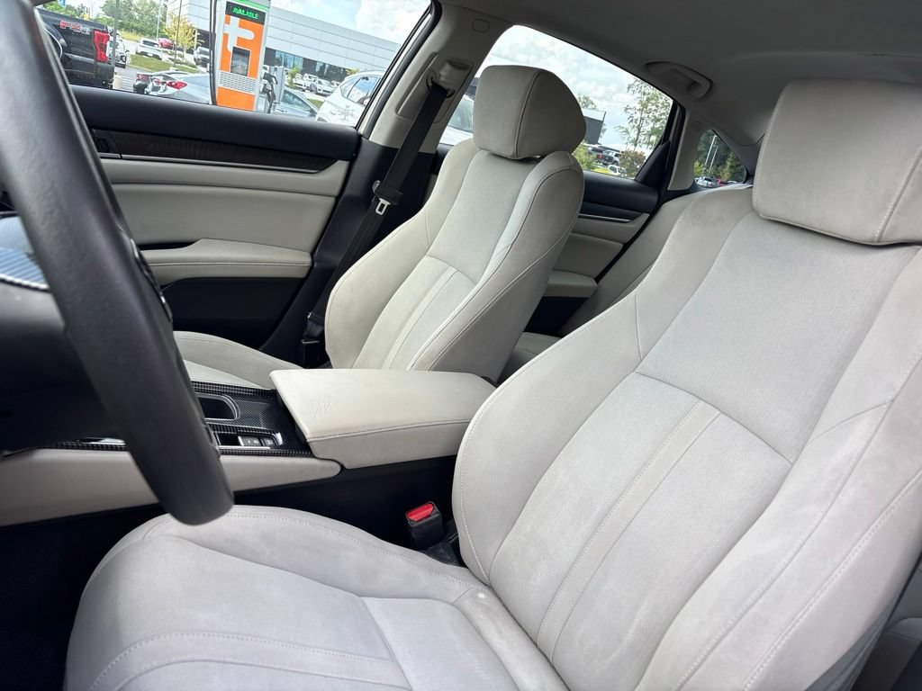 Used 2018 Honda Accord EX image 11