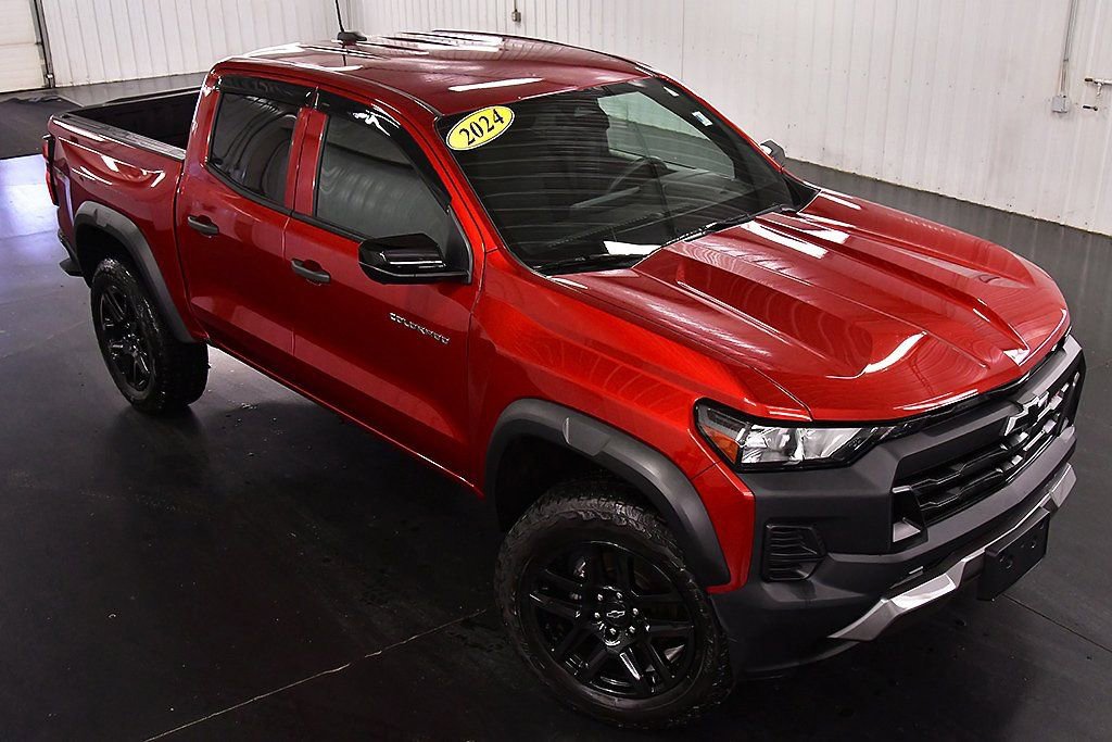 Used 2024 Chevrolet Colorado Trail Boss w/ Technology Package image 13