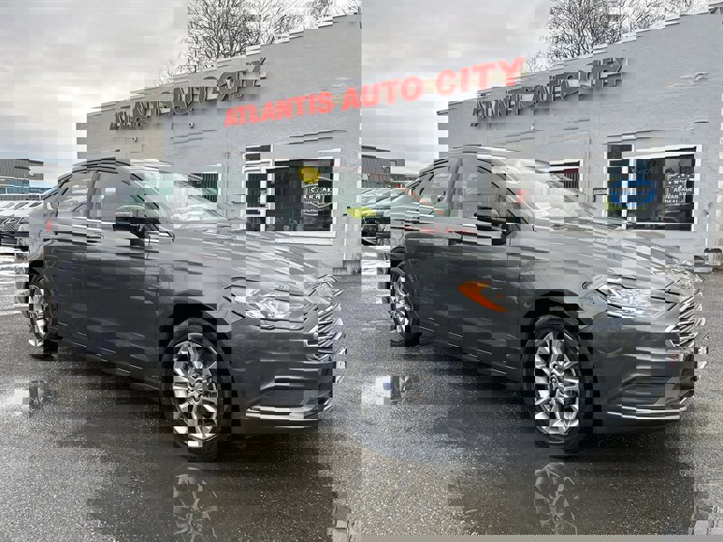 Used 2017 Ford Fusion SE image 3