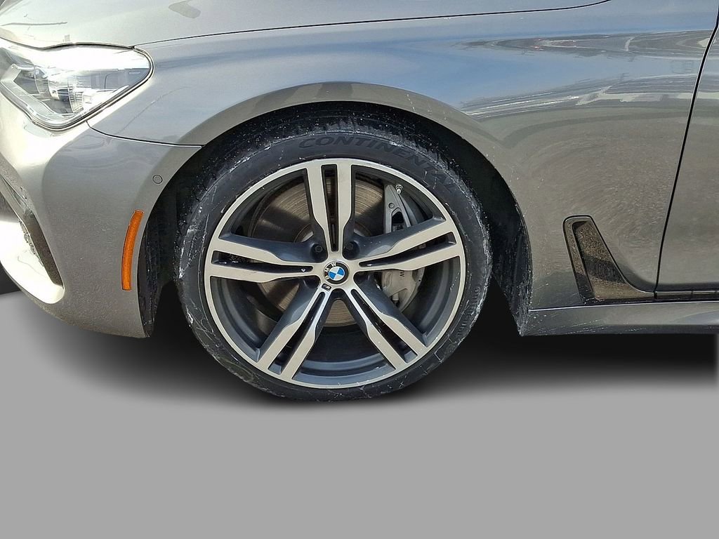 Used 2019 BMW 750i w/ Luxury Rear Seating Package image 8