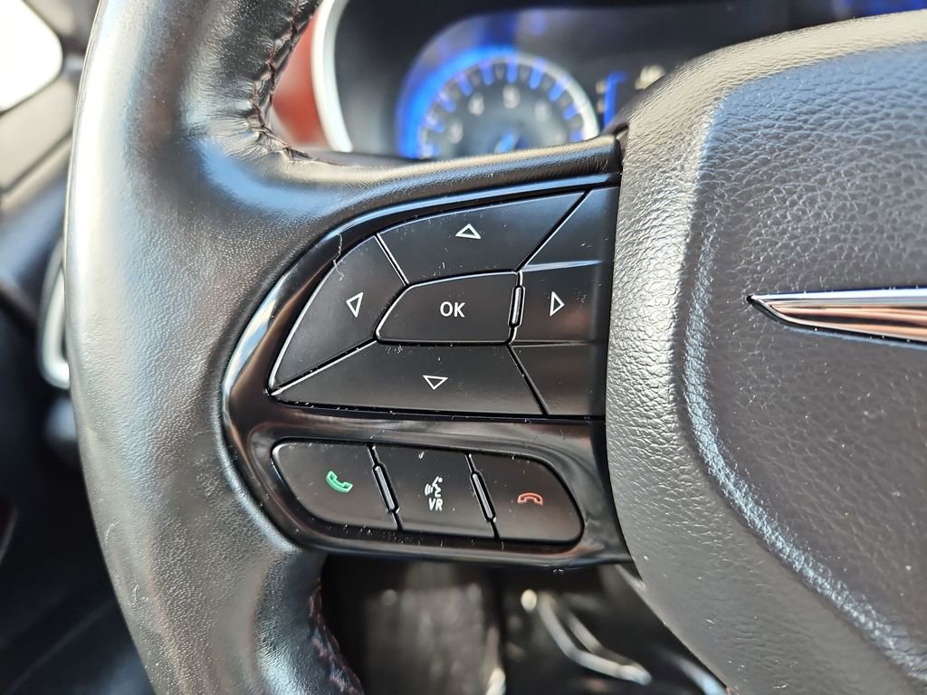 Used 2020 Chrysler Pacifica Touring-L image 11