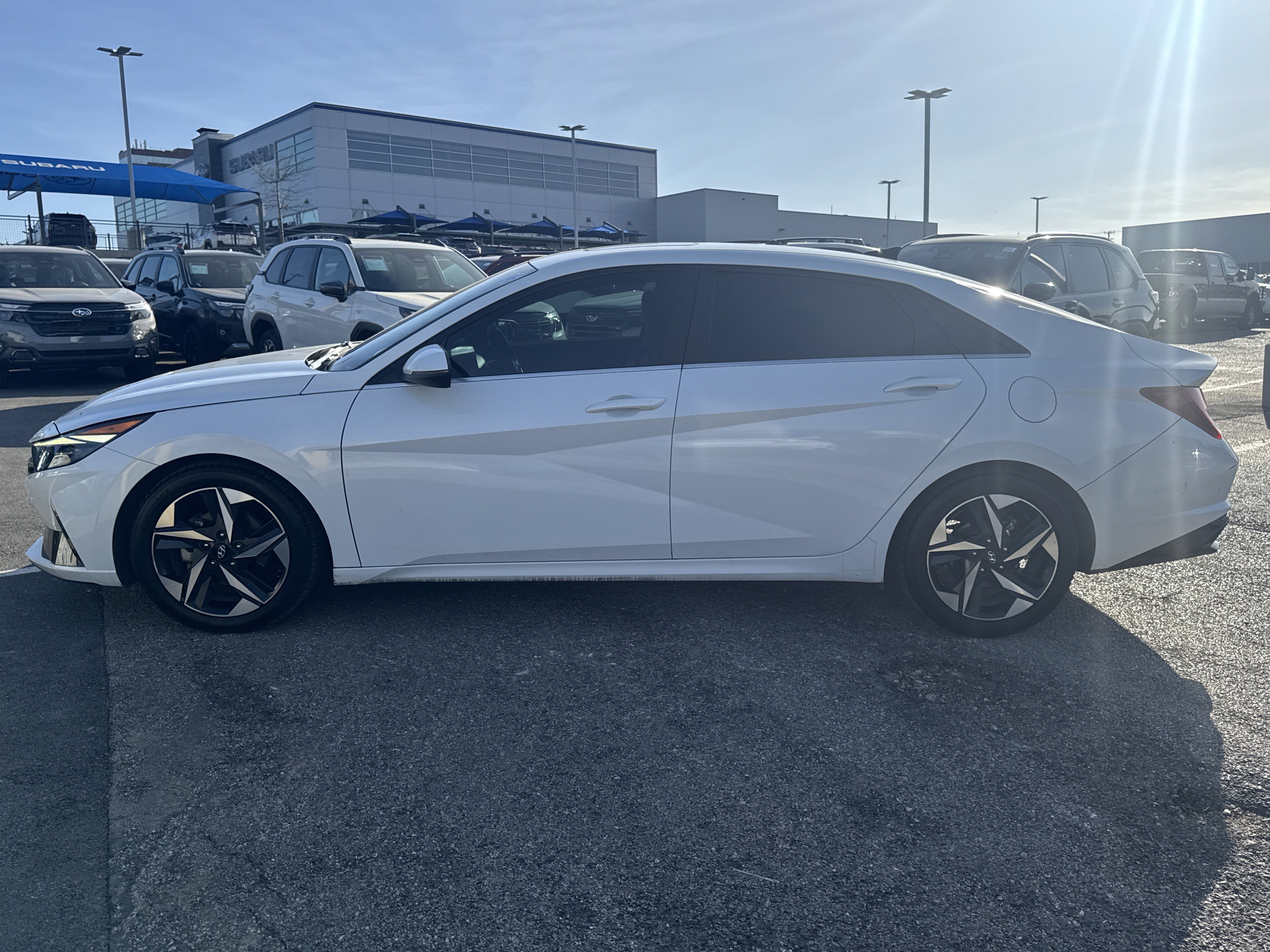 Used 2021 Hyundai Elantra Limited image 6
