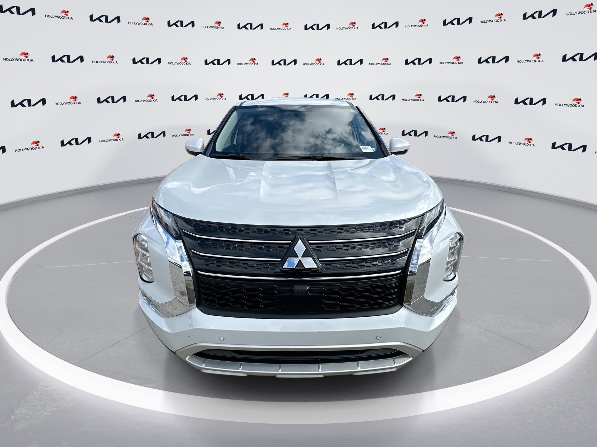 Used 2024 Mitsubishi Outlander SE Black Edition image 3