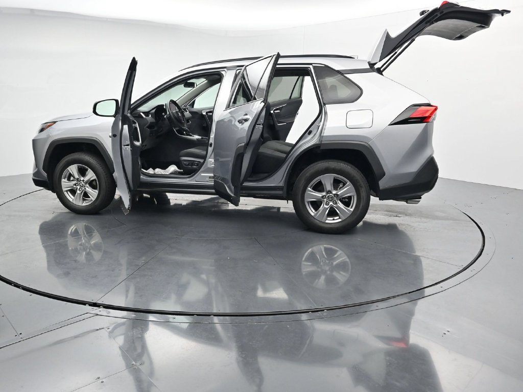 Used 2025 Toyota RAV4 XLE AWD/4WD image 28