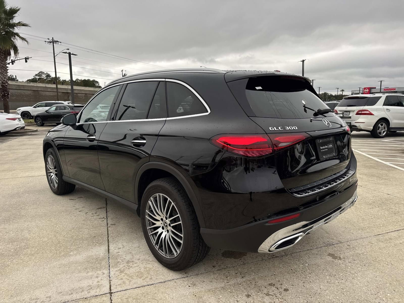 Used 2025 Mercedes-Benz GLC 300 4MATIC image 7