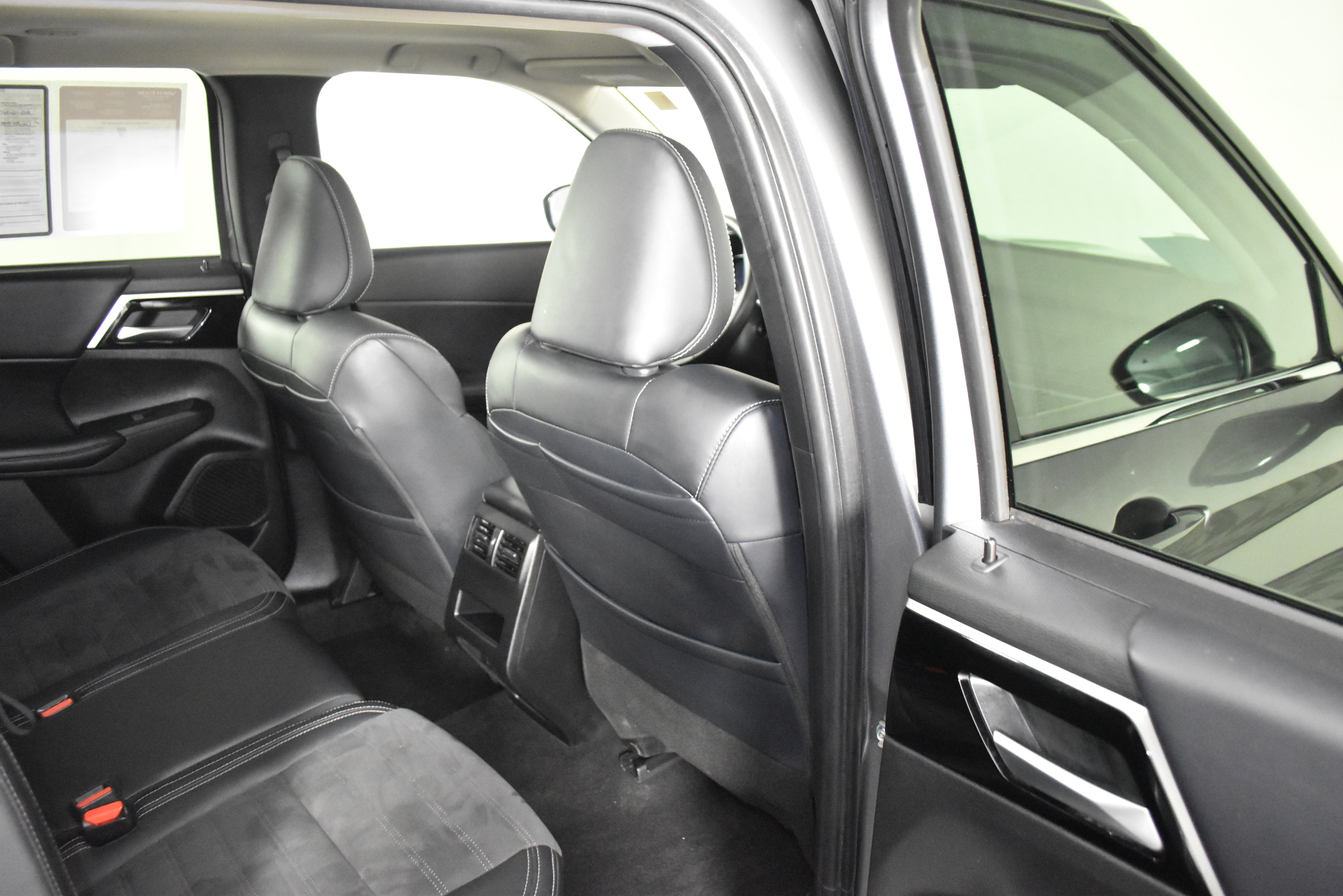 Used 2024 Mitsubishi Outlander SE image 42