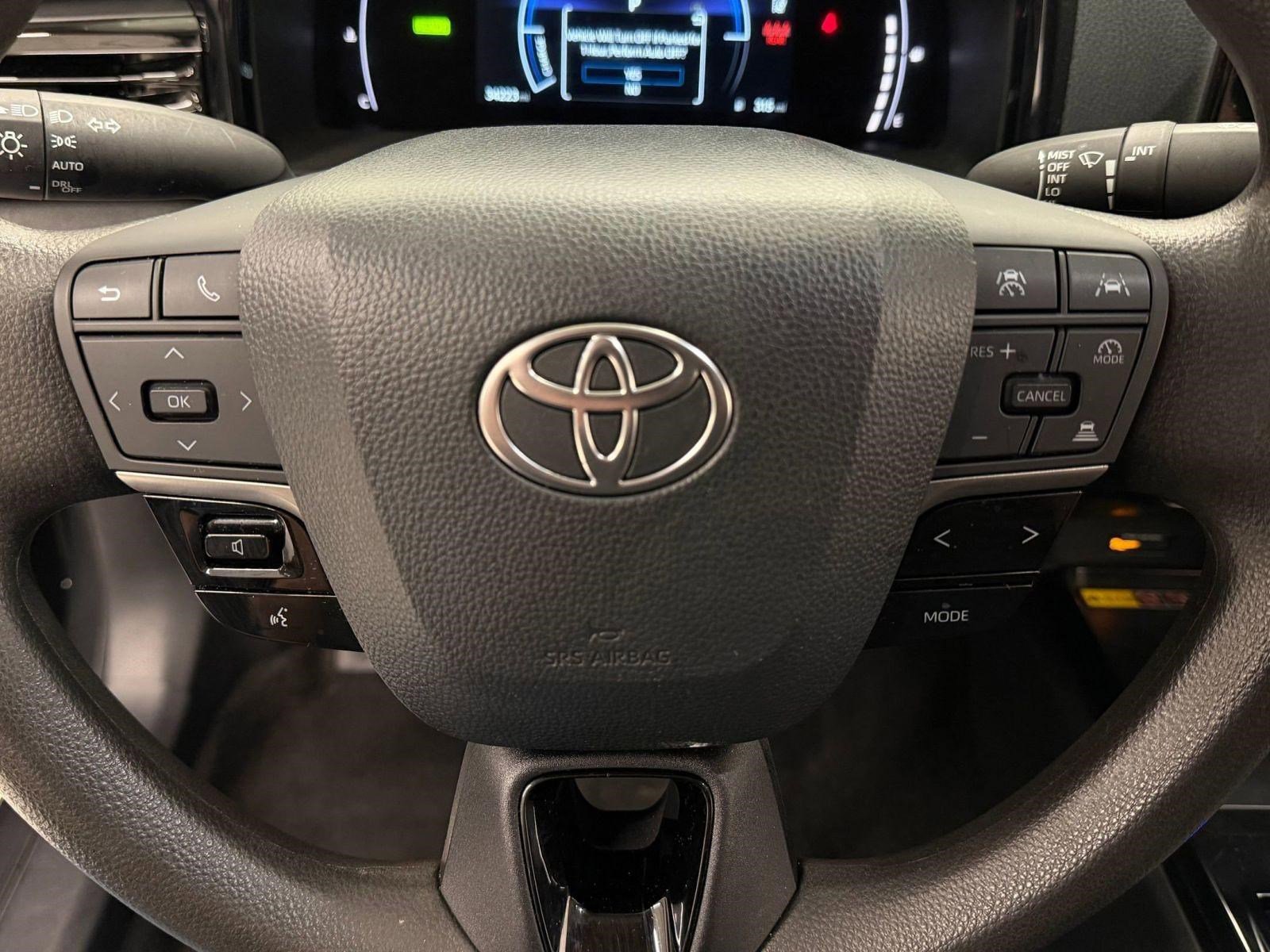 Used 2025 Toyota Camry LE FWD image 12