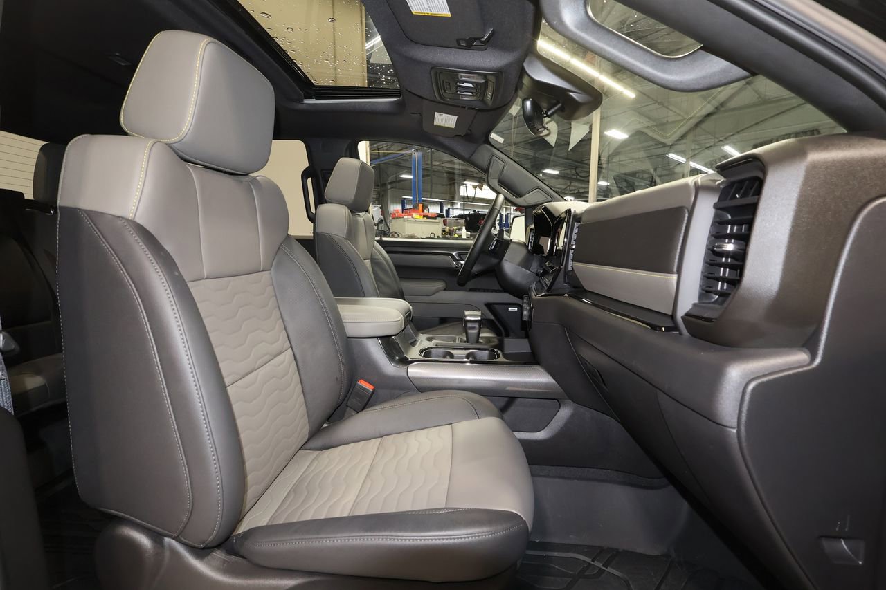 Used 2025 Chevrolet Silverado 1500 ZR2 w/ Technology Package image 28