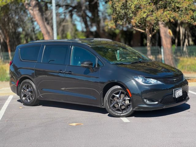 Used 2018 Chrysler Pacifica Limited w/ Advanced Safetytec Group FWD image 25