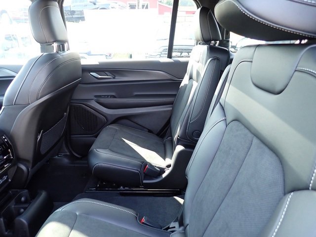 New 2025 Jeep Grand Cherokee L Altitude image 13