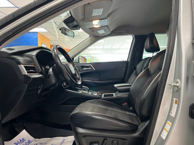 Used 2022 Mitsubishi Outlander SE AWD/4WD image 16