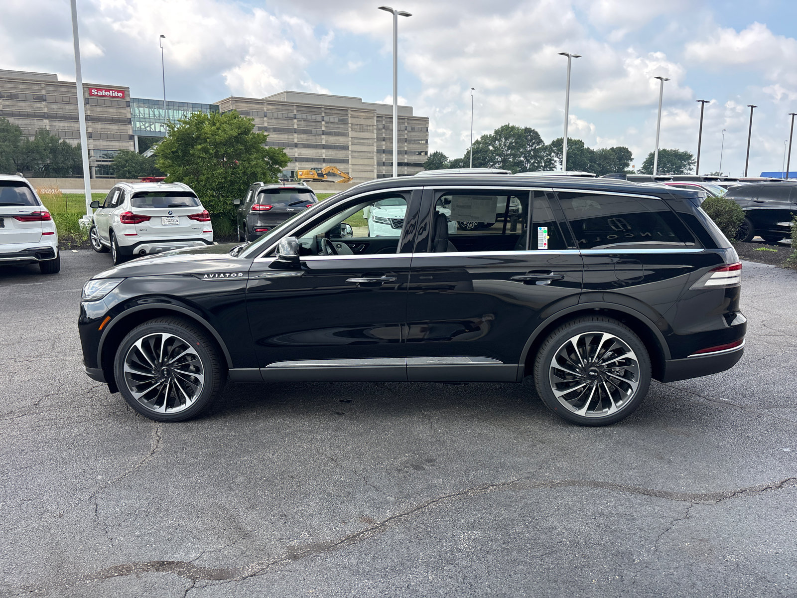 New 2026 Lincoln Aviator Reserve AWD/4WD image 4