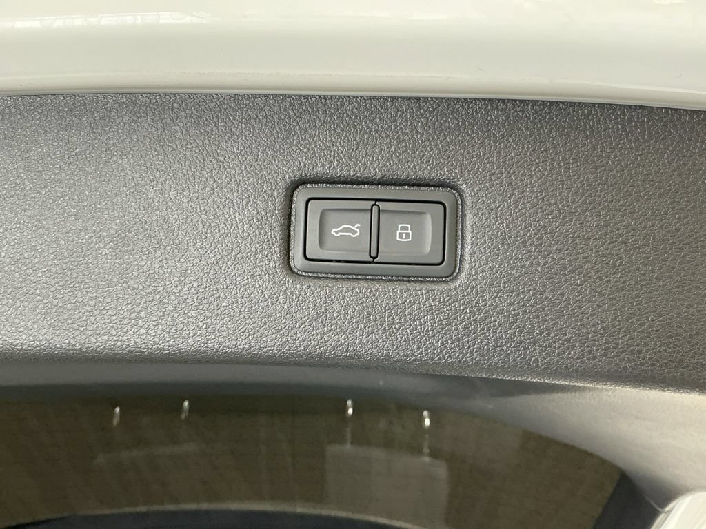 Used 2025 Audi Q7 3.0T Premium Plus AWD/4WD image 32