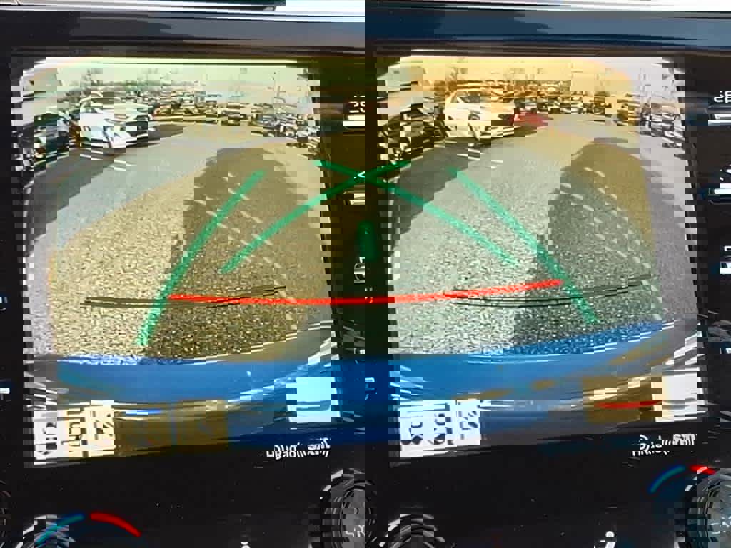 Used 2020 Toyota Camry XLE image 15