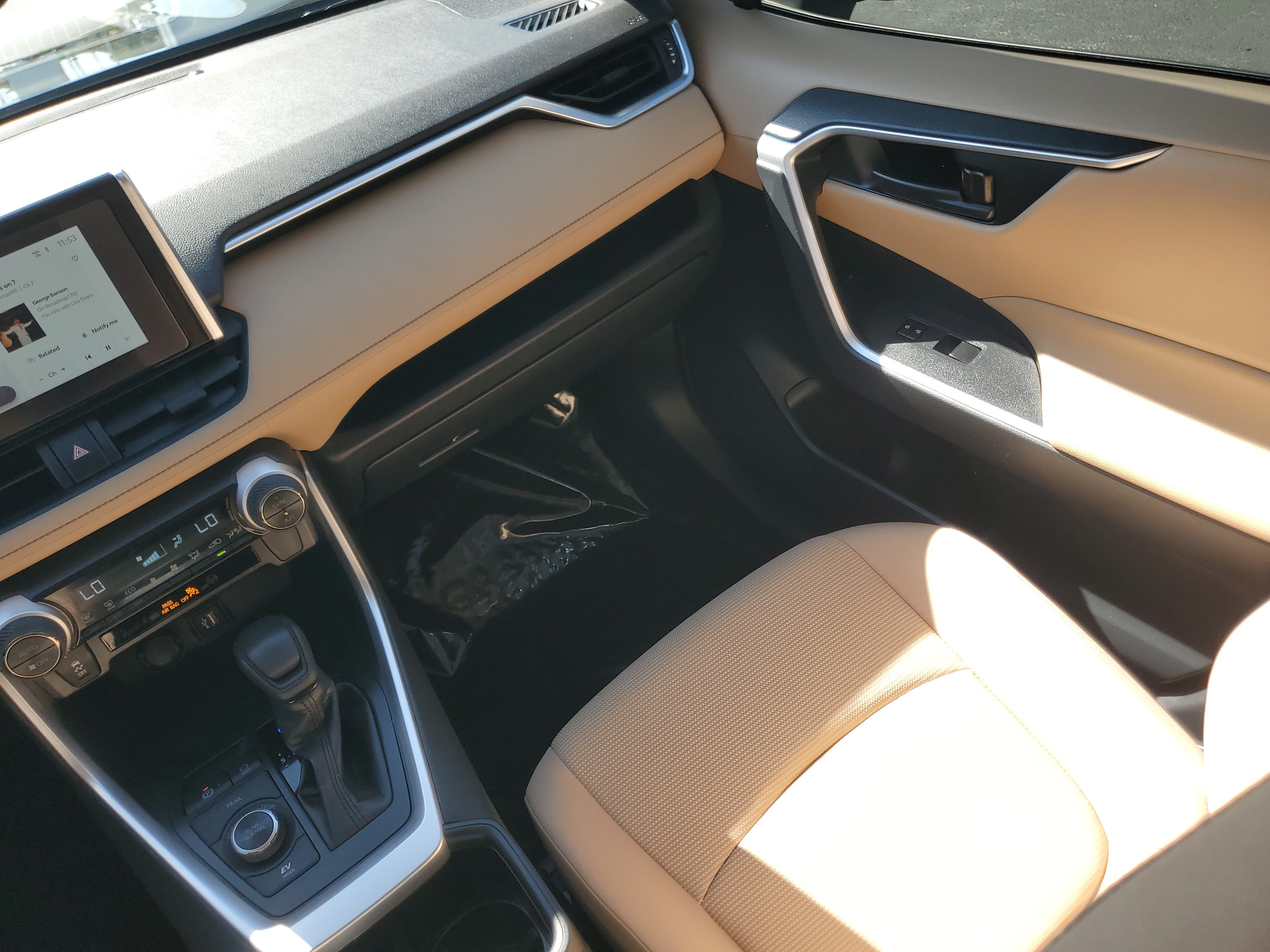 Certified 2025 Toyota RAV4 LE AWD/4WD image 16