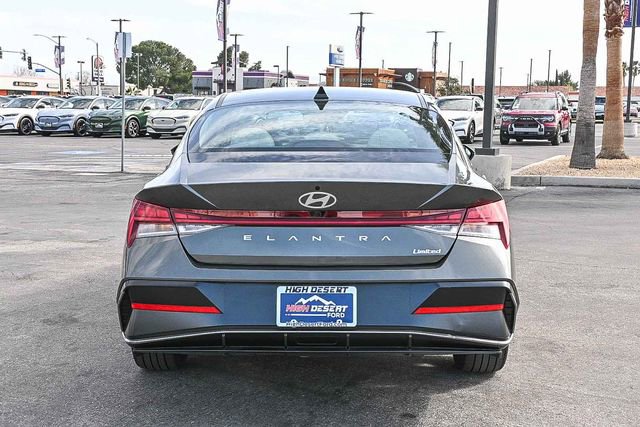 Used 2025 Hyundai Elantra Limited image 6