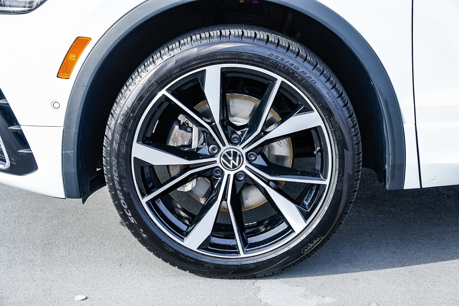 Used 2024 Volkswagen Tiguan SEL R-Line image 9