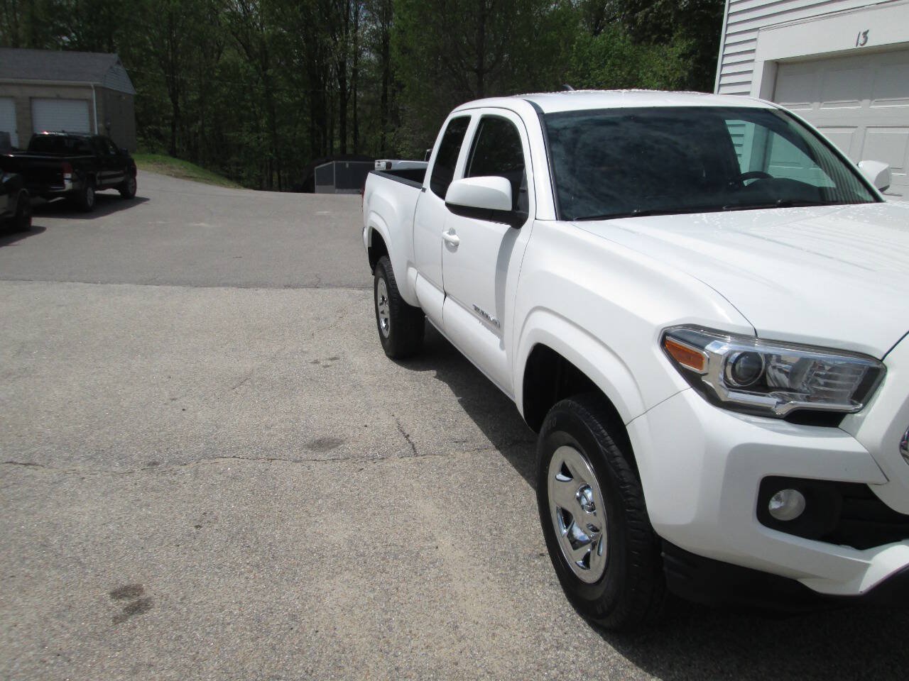 Used 2016 Toyota Tacoma SR5 AWD/4WD image 5